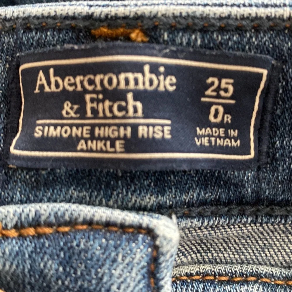 Abercrombie Simone high rise ankle jeans with rips size 25 - Picture 4 of 4